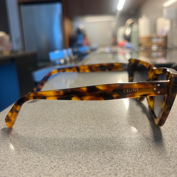 Celine Sunglasses CL40187I worn a few times. Case not included - Picture 6 of 7